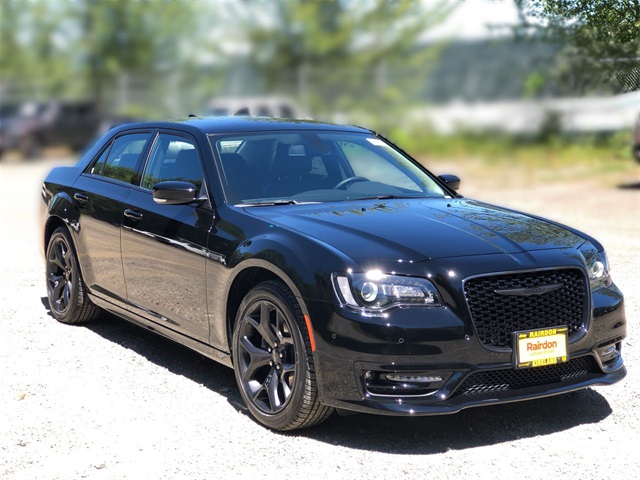  2022 Chrysler 300 most comfortable cars for long trips